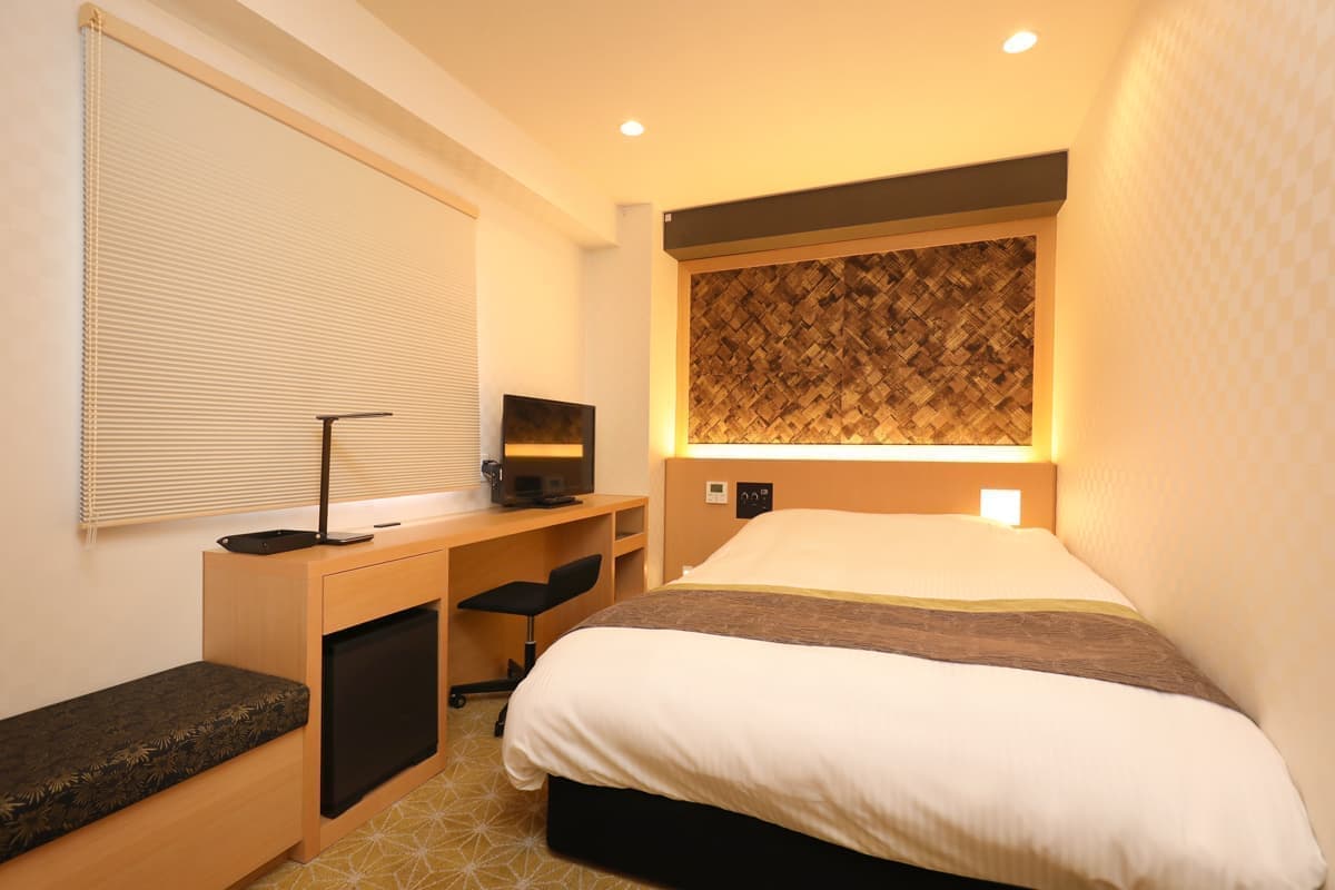 ホテル松の井のモダンな客室